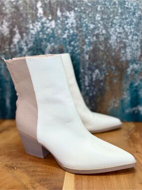 Oasis Society Western White/Tan Pointed Toe Ankle Boots NWOT